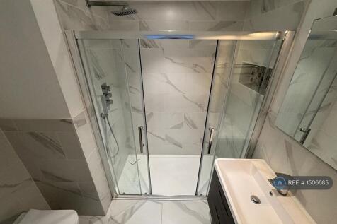 Bedroom 4 - Ensuite