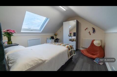 Eston Loft-b