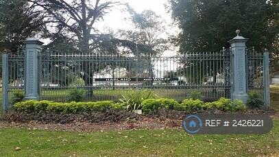 Historic Lyle Park 2min Away