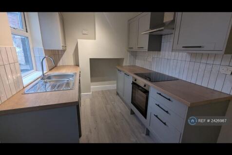 Spacious Kitchen With Lots Of Storage