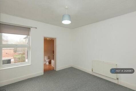 Large Upstairs Bedroom With Large Ensuite Bathroom