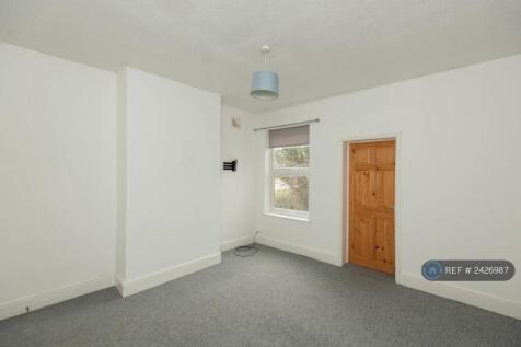 Large Upstairs Bedroom With Large Ensuite Bathroom