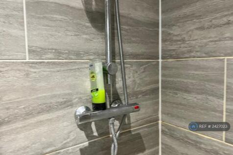 Firstfloor-Shower