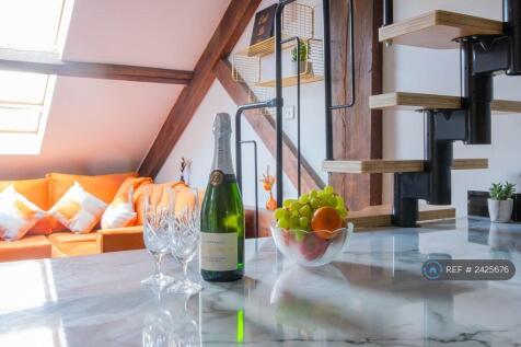 Sitting Room And Breakfast Bar