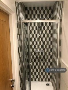 Studio 1:  En-Suite Shower Room