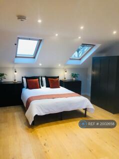 Studio 2:  King Size Bed / En-Suite And Storage