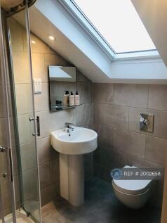 Studio 2:  En-Suite Shower Room