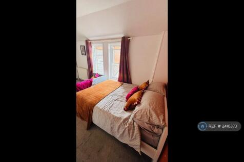 Bedroom 5 - Double Room