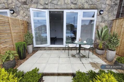 R2 - Ensuite &#43; Kitchenette &#43; Terrace Virtual Stage