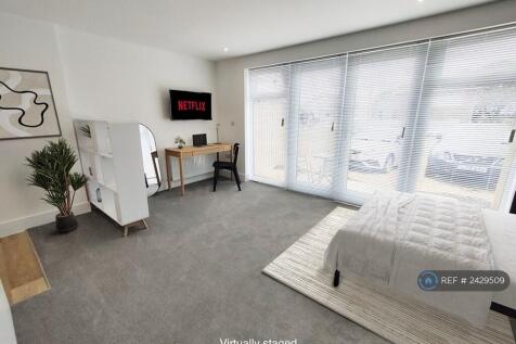 R2 - Ensuite &#43; Kitchenette &#43; Terrace Virtual Stage