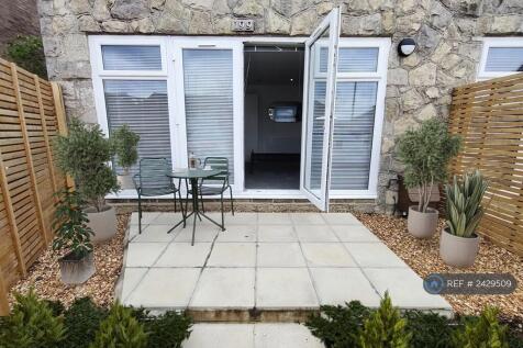R3 - Ensuite &#43; Kitchenette &#43; Terrace Virtual Stage
