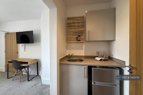 Room 4 - Ensuite &#43; Kitchenette