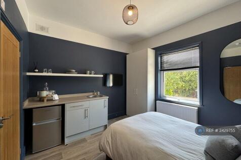Room 3 - Ensuite &#43; Kitchenette