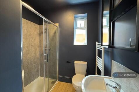 Room 4 - Ensuite &#43; Kitchenette
