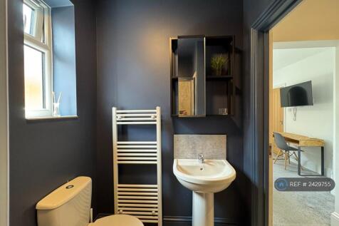 Room 4 - Ensuite &#43; Kitchenette