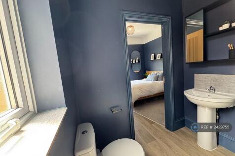 Room 3 - Ensuite &#43; Kitchenette