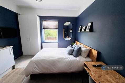 Room 3 - Ensuite &#43; Kitchenette