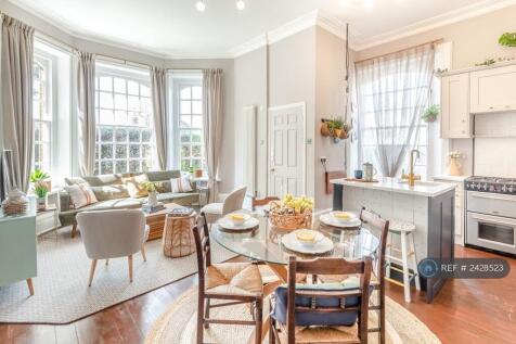 Open Plan Living/Kitchen/Dining