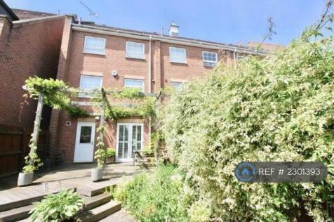 Rear Garden2