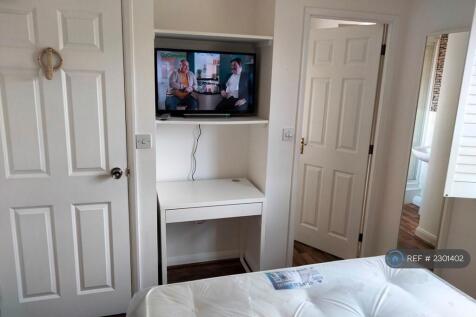 Bed3 Ensuite With Tv (1)