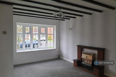 Main Lounge Onto Front Of House