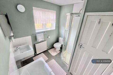 Family Bathroom Img 1