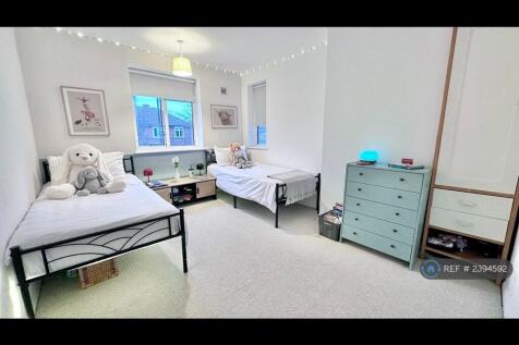 Extra Large Double Bedroom Img 2
