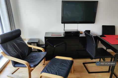 Lounge/Dining Area
