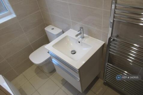 Family Bathroom1