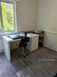 4th Bedroom (Double) / Office