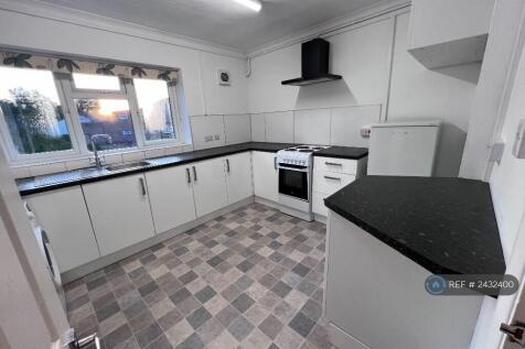 Kitchen With Free Standing Cooker