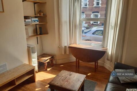 Lounge [4m To Bay x 3.5m]