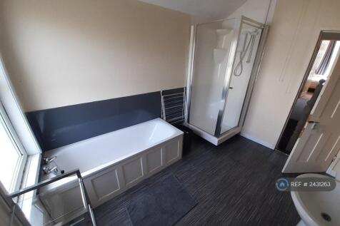 Bathroom [3.2m x 2.4m]