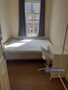 Bed 4 [3.35m x 2.4m]