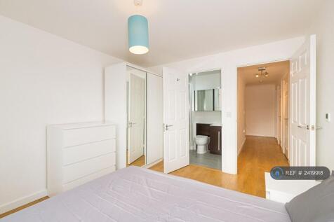 Master Bedroom (To En-Suite)