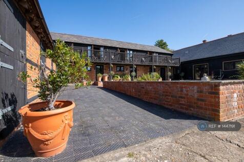 Communal Courtyard/Footpath
