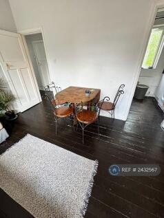 Lounge/Dining