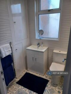 Bathroom/Shower 