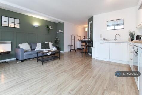 Kitchen / Living Area