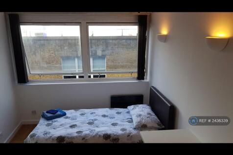 Bedroom 2 With Desk 