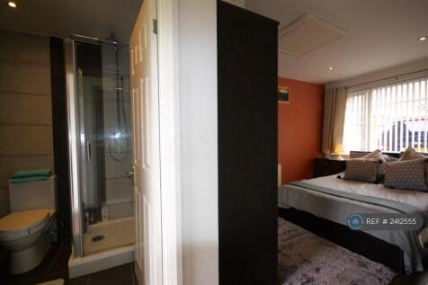 Bedroom On Ground Floor With En-Suite