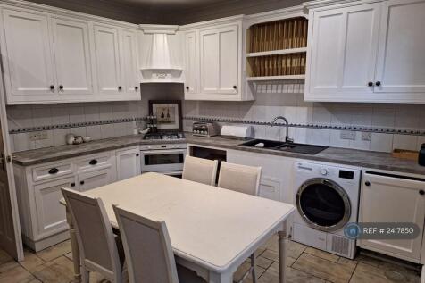 Extending Kitchen Table /6 Chairs