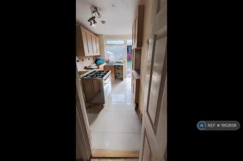 New Oak Kitchen With Stainless Steel Range Cooker