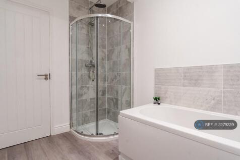 Upstairs Communal Bathroom &#43; Shower