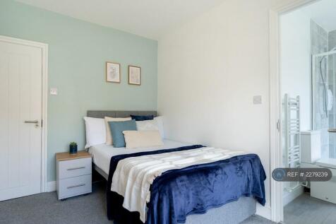 Bedroom 2 &#43; Ensuite