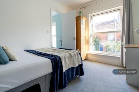 Bedroom 2 &#43; Ensuite