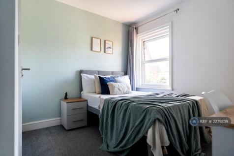 Bedroom 4 &#43; Ensuite