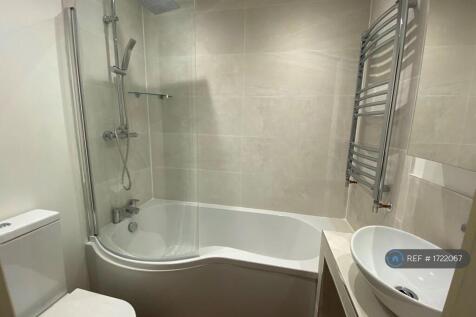Bedroom 1 - En-Suite Bath With Shower Over