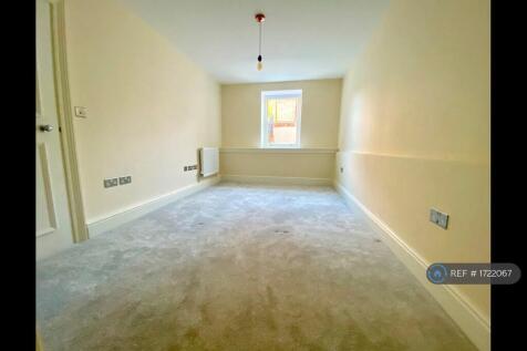 Large Double Bedroom 2
