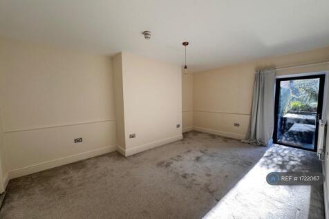 Large Double Bedroom 1